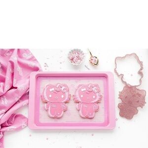 NEW IN PACKAGING FOREVER 21 HELLO KITTY 50TH Anniversary Cookie Stamp and Cutter
